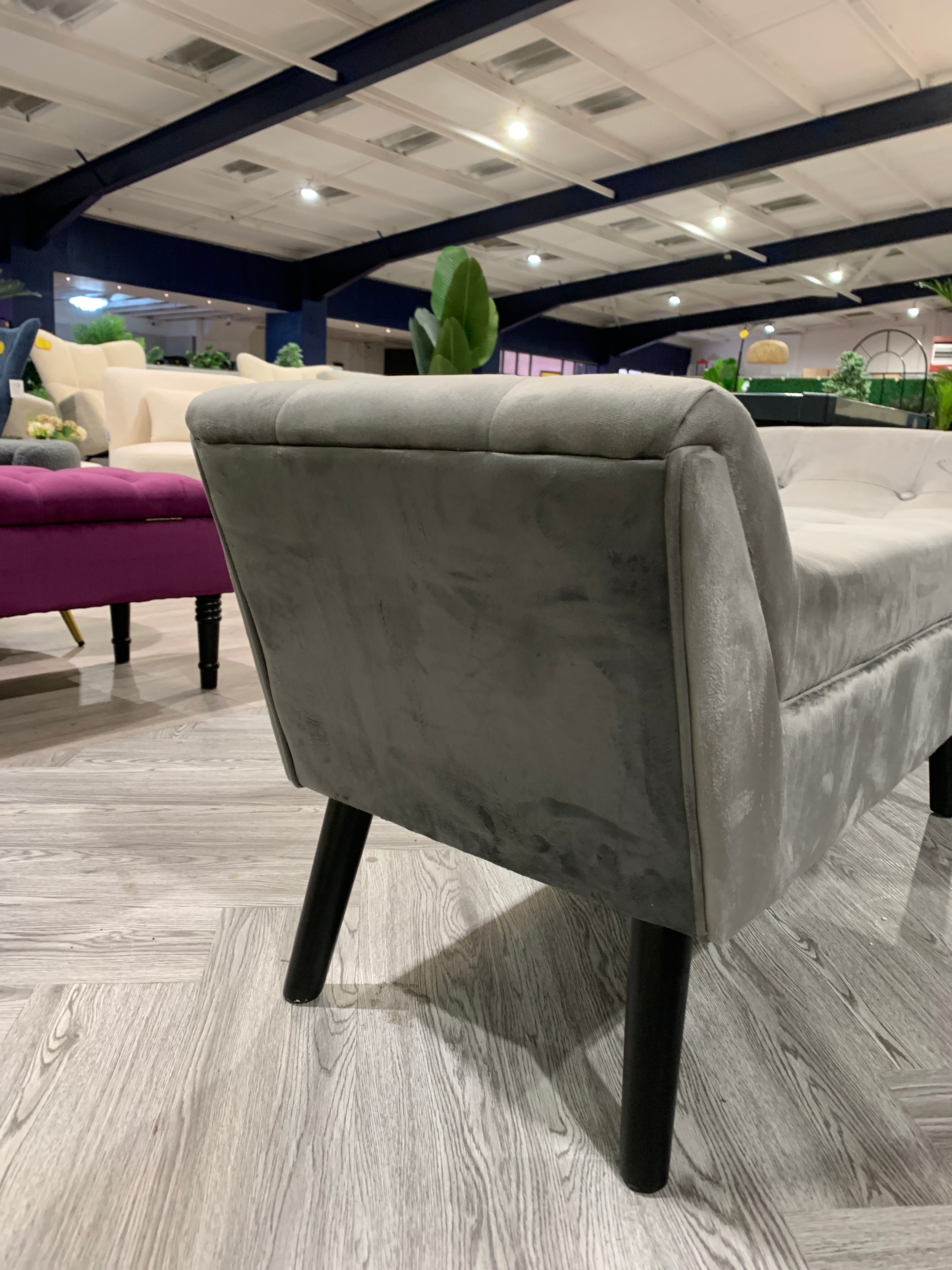 Tufted Velvet Buttoned Bench with Raised Arms