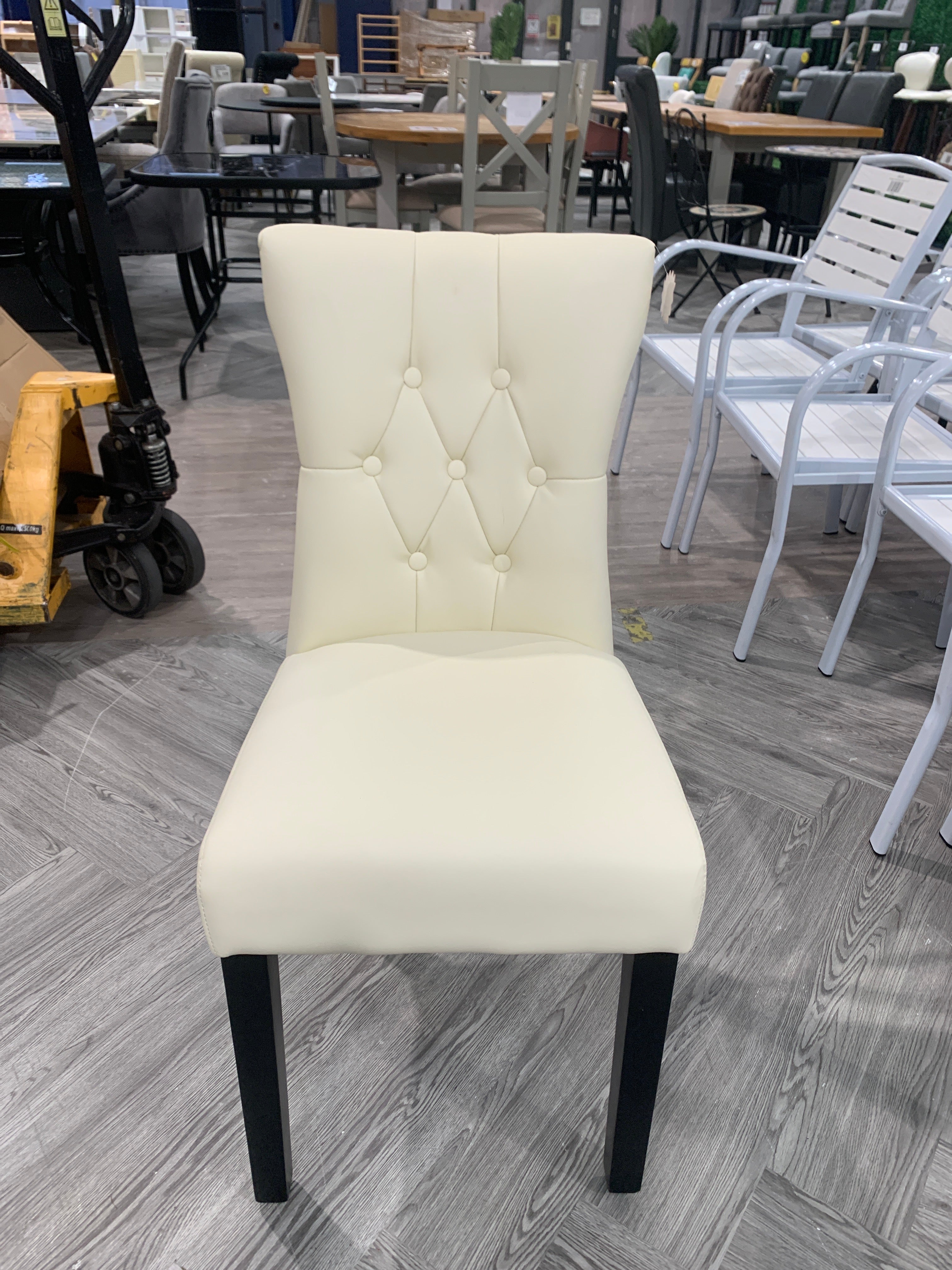 White PU Leather Buttoned Dining Chair with Wooden Legs 1PC