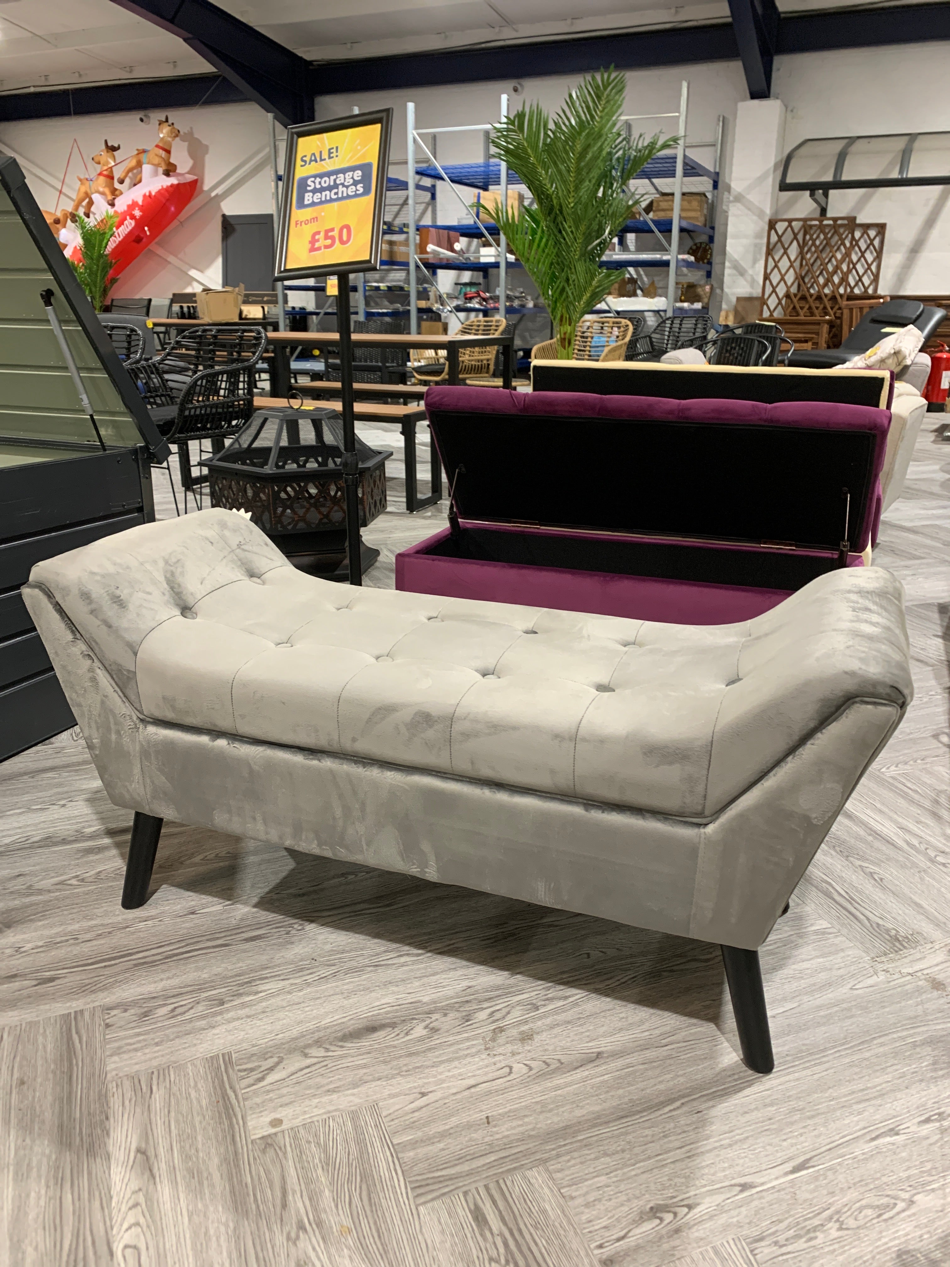 Tufted Velvet Buttoned Bench with Raised Arms