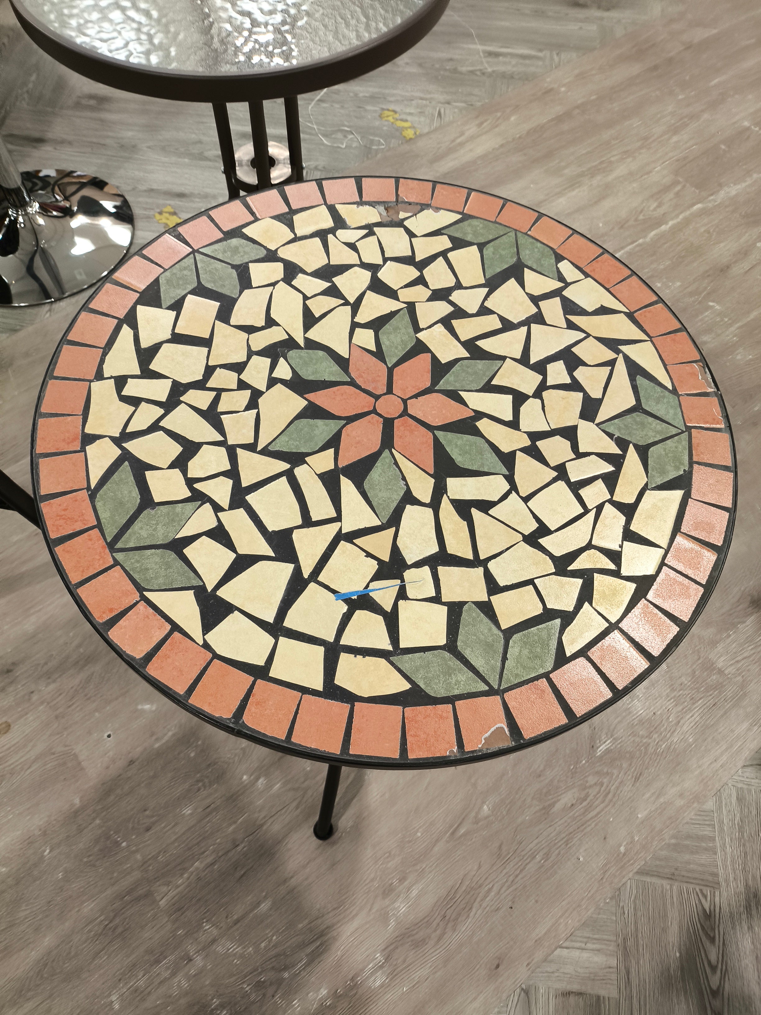 Garden Mosaic Round Table